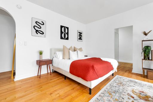 Front-Facing Corner Unit in Central Hollywood!**1 Month FREE off 13-Month lease! – photo 1