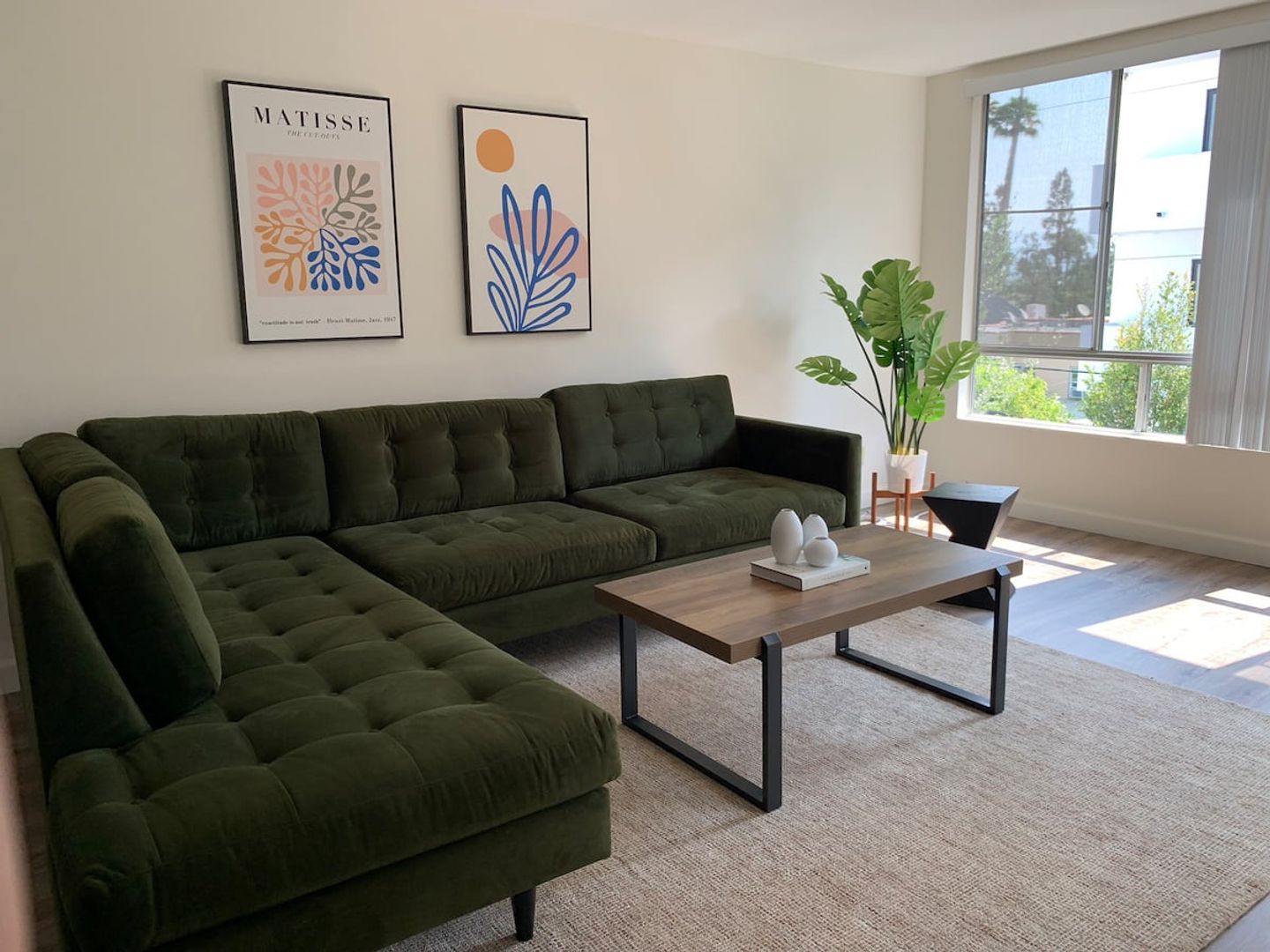 Beverly Hills Apartment: 412 N. Oakhurst Drive