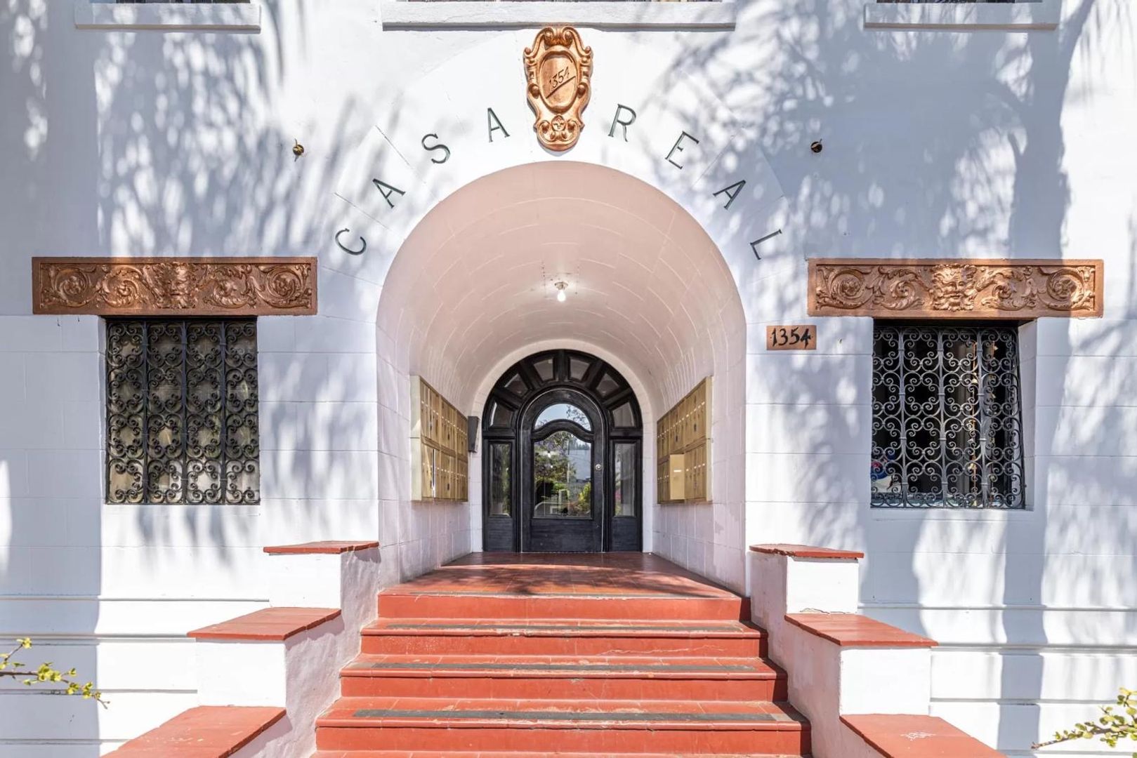 West Hollywood Apartment: 1354 N. Harper Ave