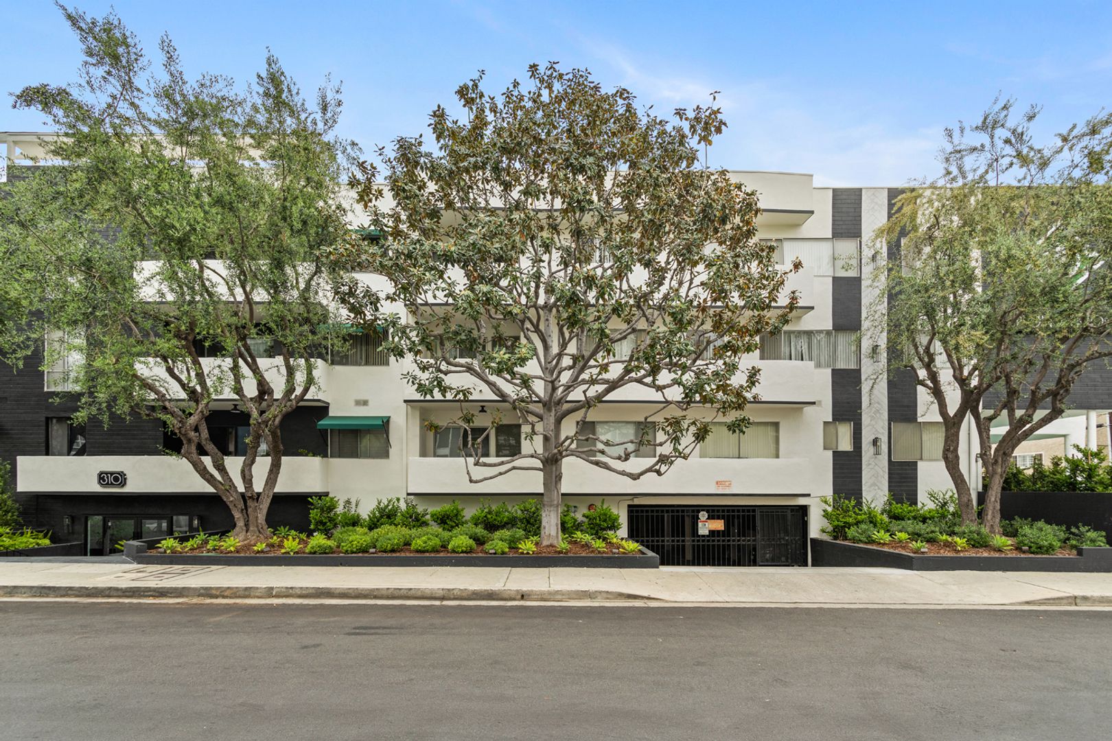 Los Angeles Apartment: 310 S. Almont Drive