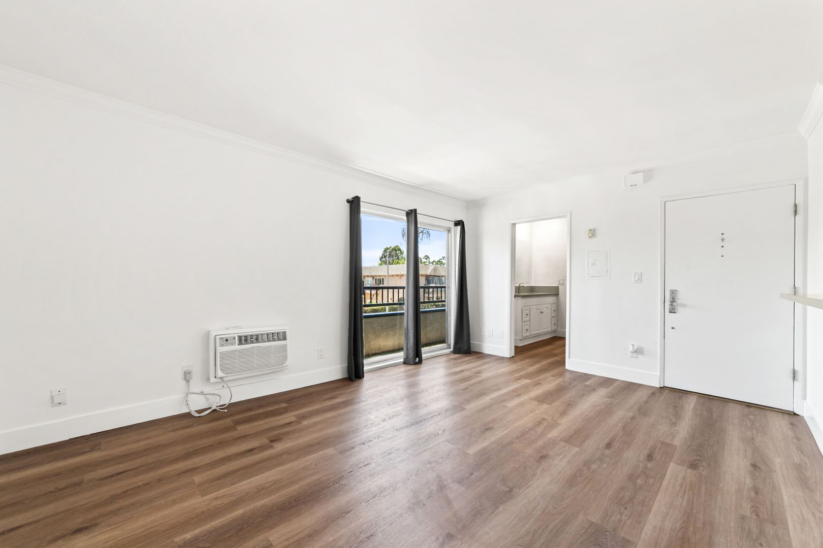 Los Angeles Apartment: 7513 Fountain Ave