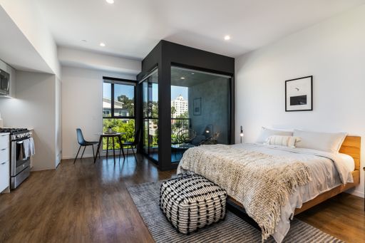 Luxury Hollywood Studio | Pool, Sky Lounge + Fitness Center – photo 1