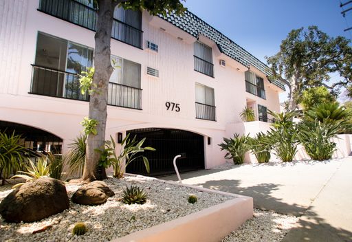 1 bedroom apartment in the heart of WEHO – photo 1