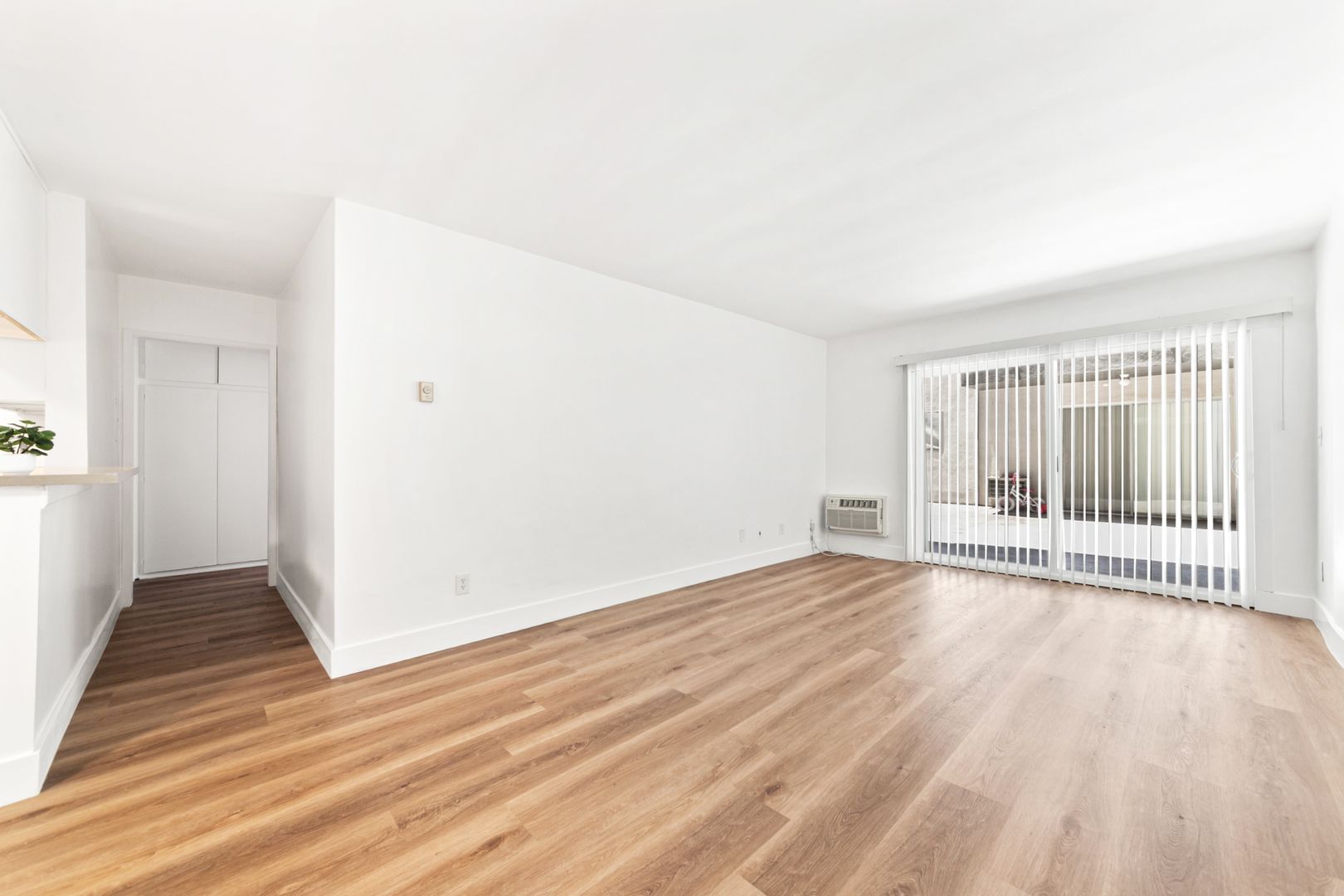 Los Angeles Apartment: 7513 Fountain Ave