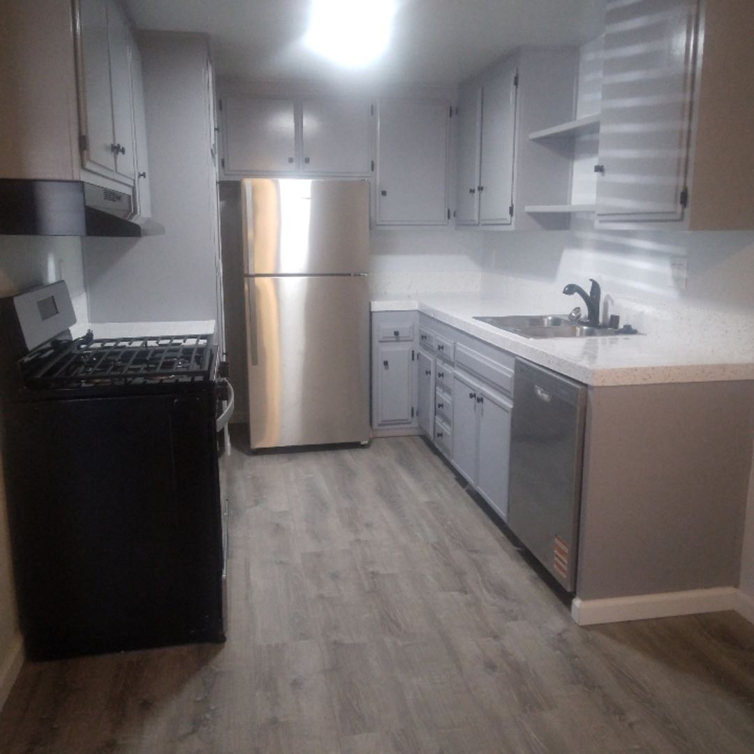 El cajon Apartment: 375 Compton St