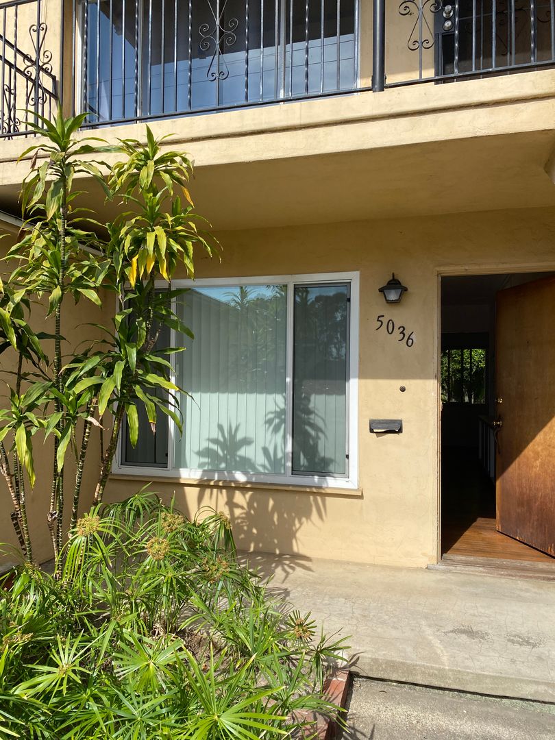 LA MESA Apartment: 5036-42 Guava Avenue