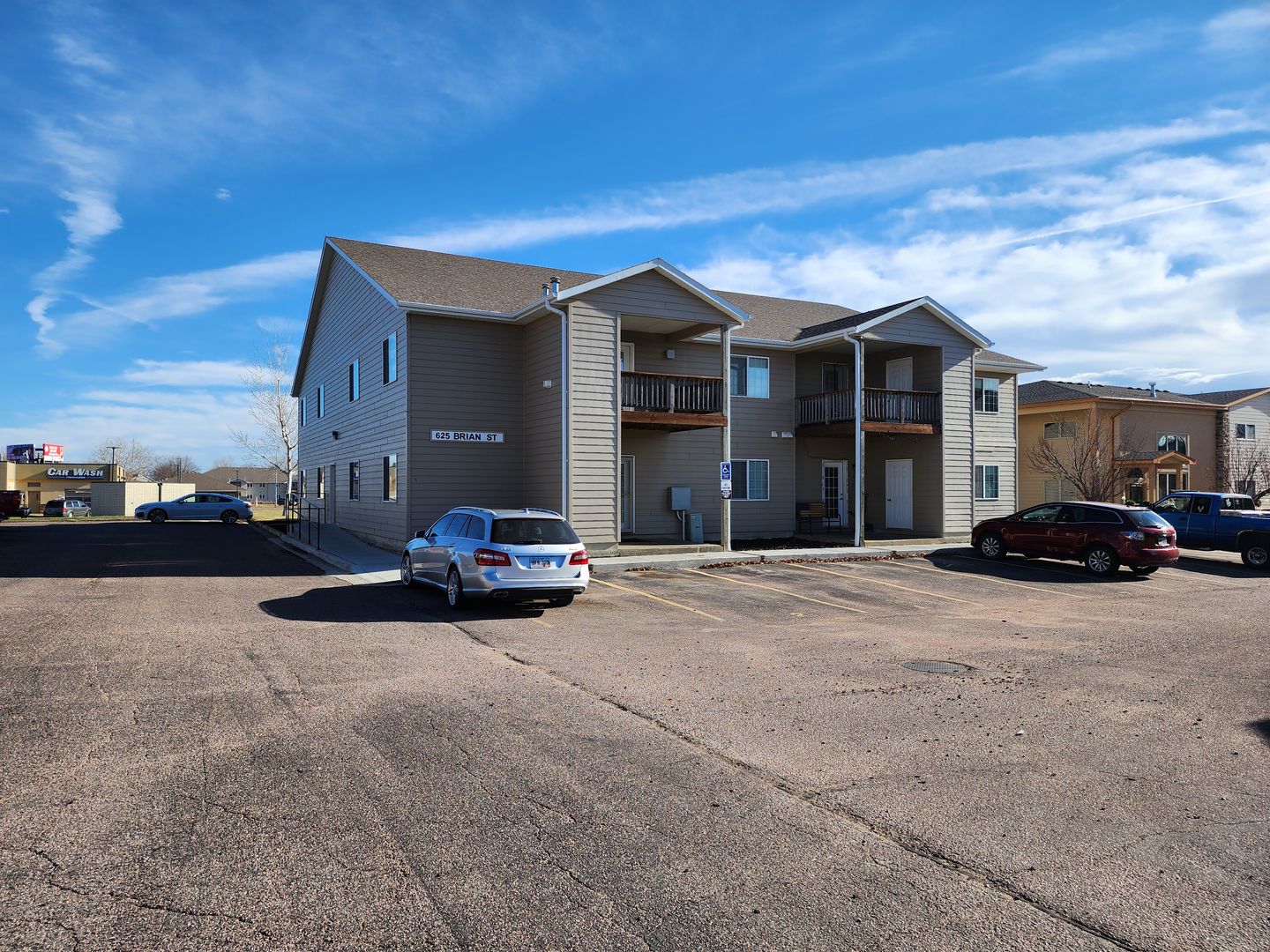 Tea Apartment: 625 E Brian Street