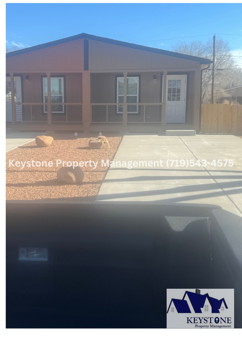 Pueblo Apartment: 632/634 Edna Lane