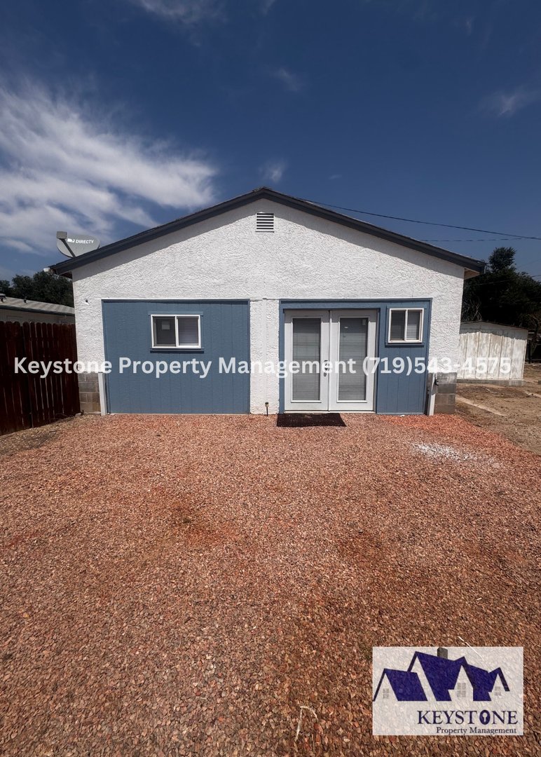 Pueblo Apartment: 620 Edna Lane