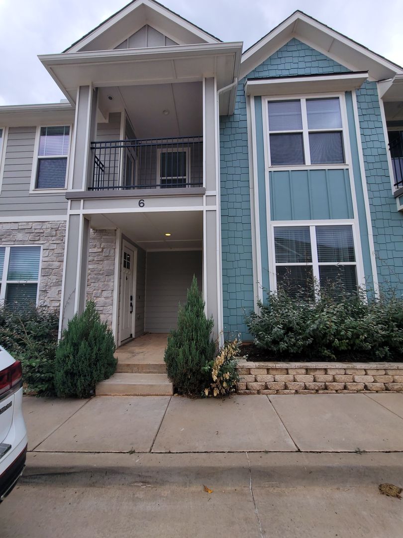 Edmond Apartment: 16108 North Western Avenue