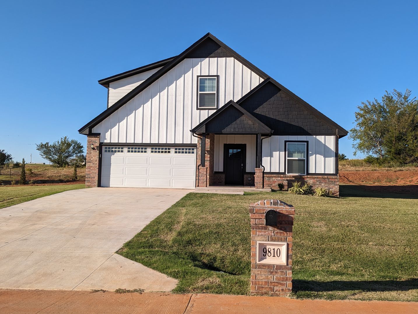 Edmond Apartment: 9868 Barrington Ave