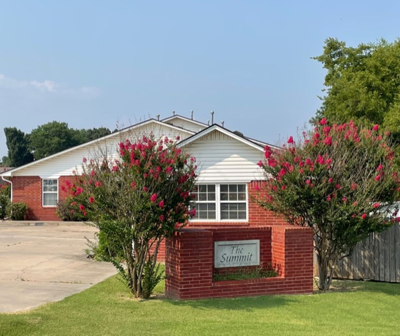 Ada Apartment: 1704 S Mississippi Ave