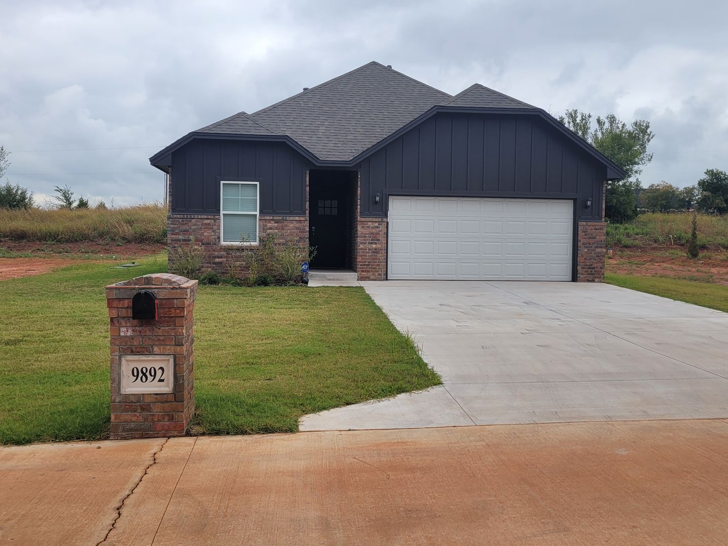 Edmond Apartment: 9796 Barrington Ave