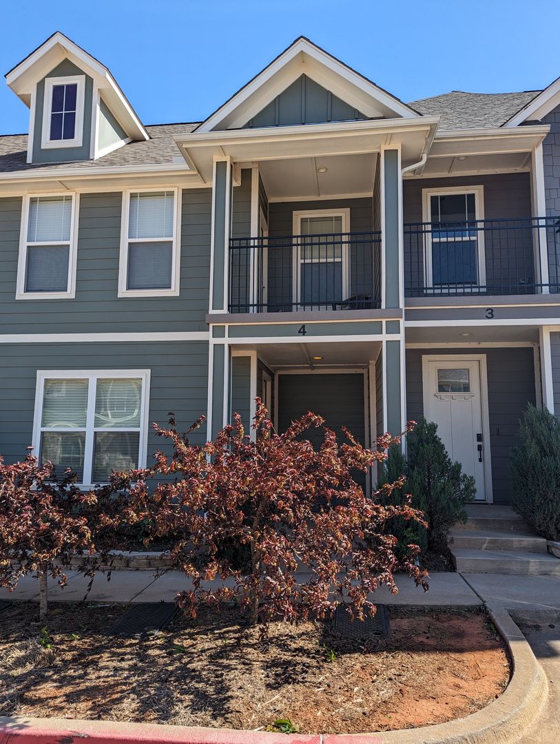 Edmond Apartment: 16108 North Western Avenue