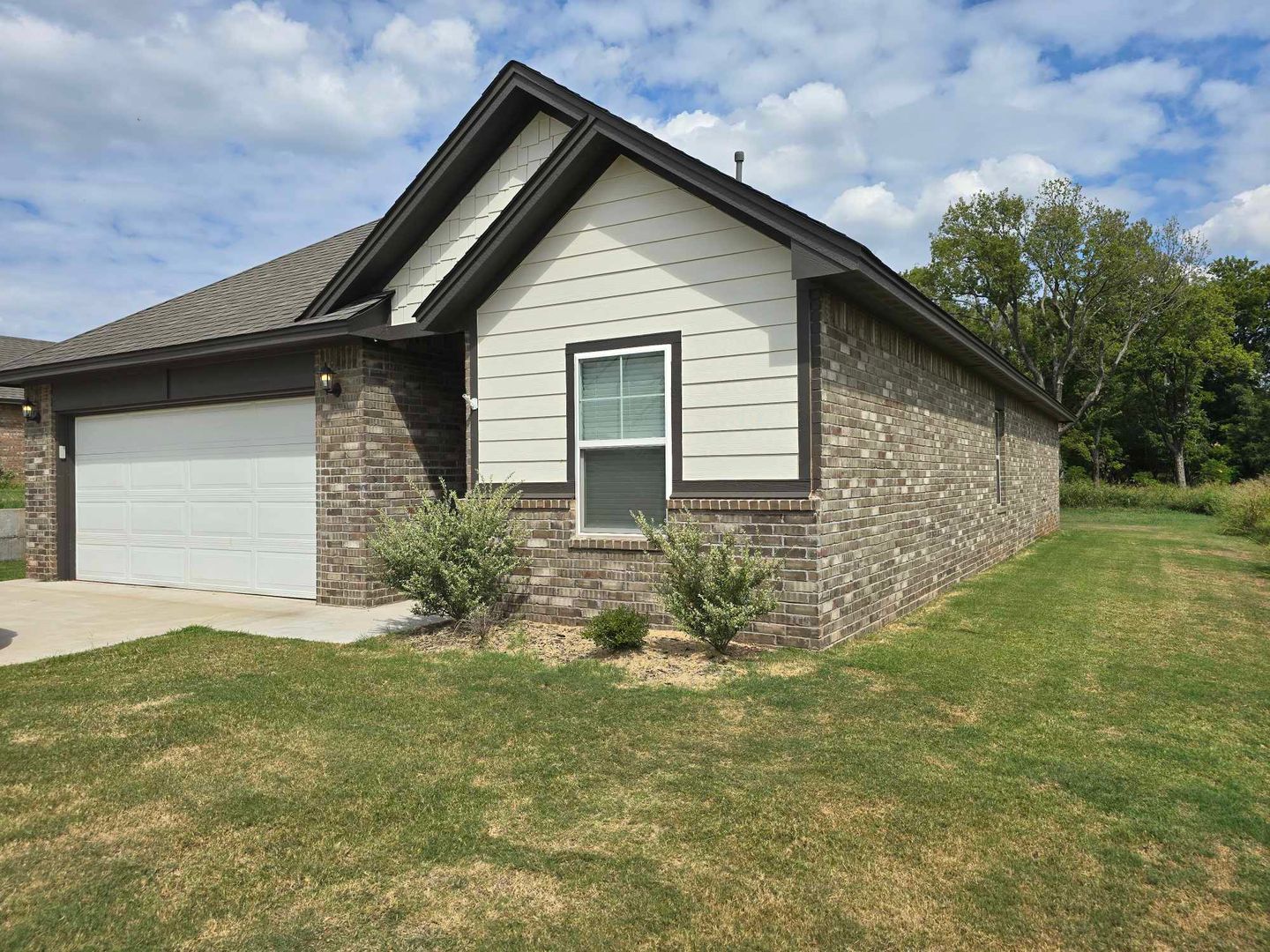 Edmond Apartment: 9796 Barrington Ave