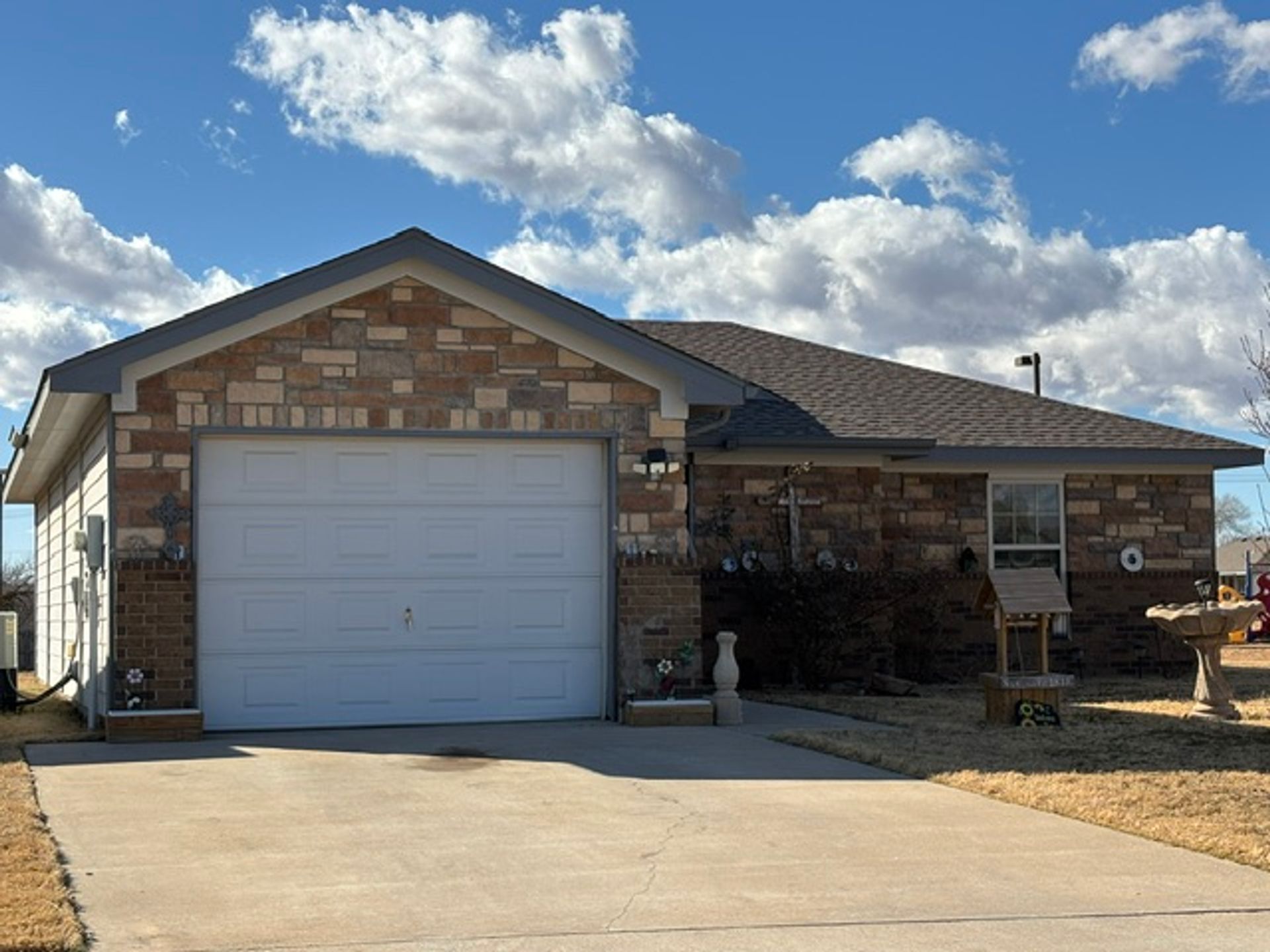 Pampa Apartment: 100 Hampton Lane