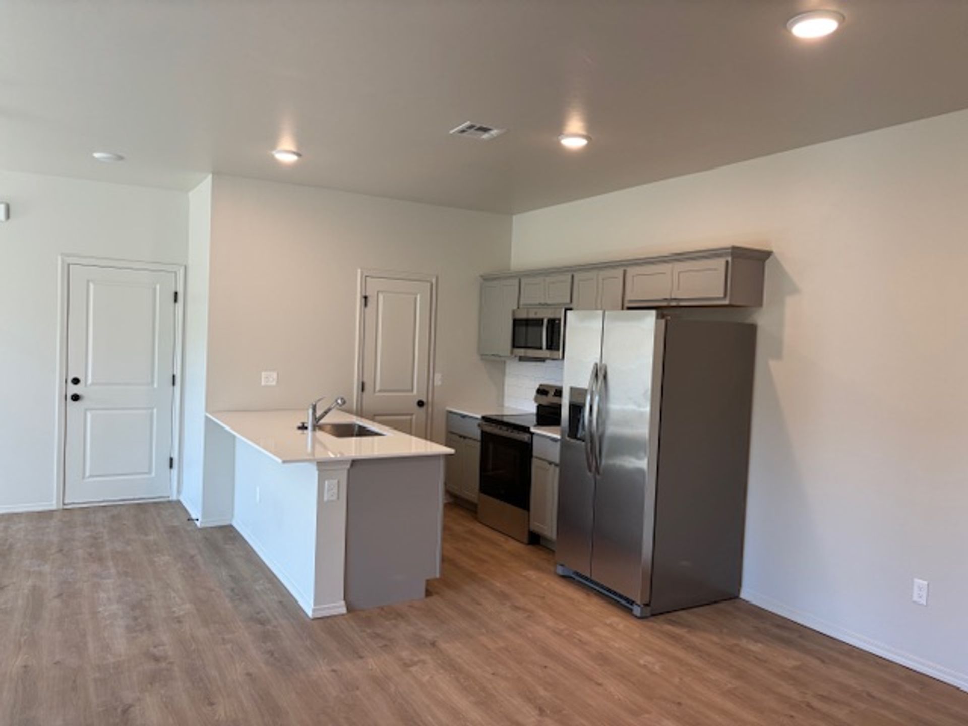 Shawnee Apartment: 2738 Belmont Circle