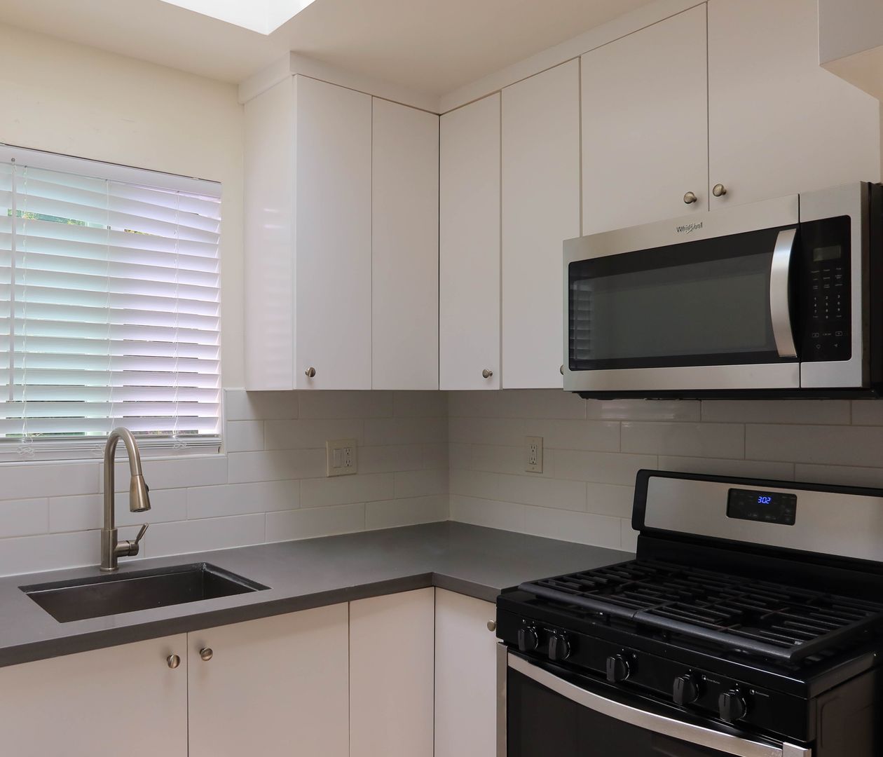 Oceanside Apartment: 415 Grant St