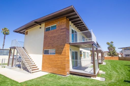Charming 1BD + Den, 1BA Apartment Home – photo 1