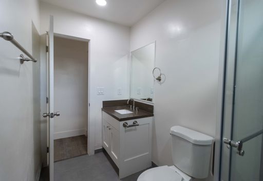 FULLY REMODELED 2 BED/1 BATH UNIT IN THE HEART OF OCEANSIDE! 1 MONTH OFF SPRING MOVE IN SPECIALS!!! – photo 1