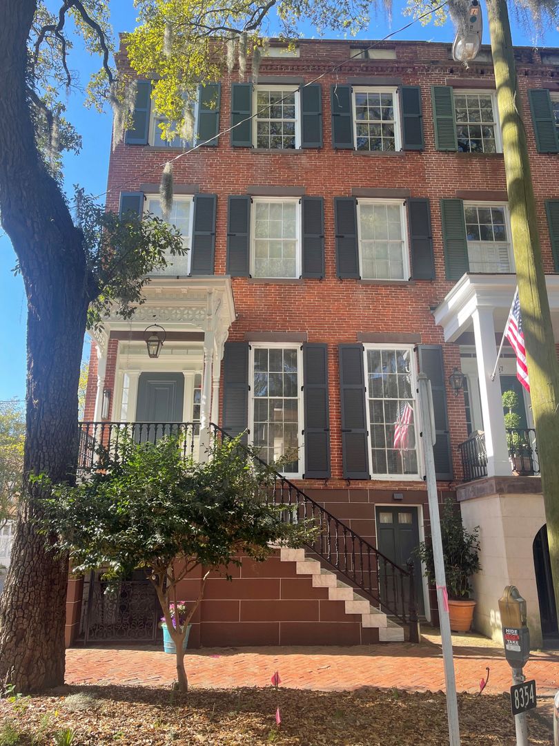 Savannah Apartment: 31 E Jones Street