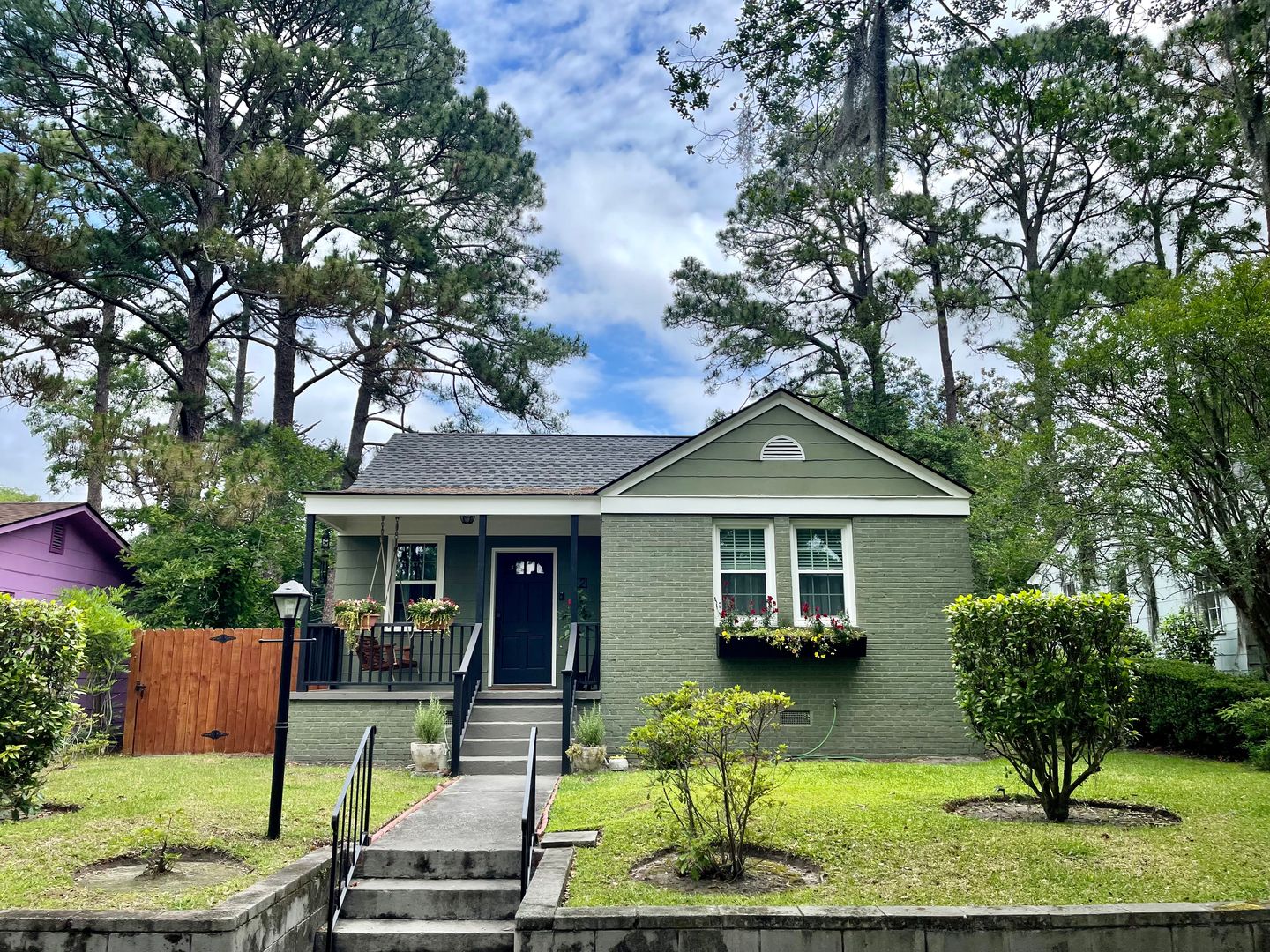 Savannah House: 12 W 51st St