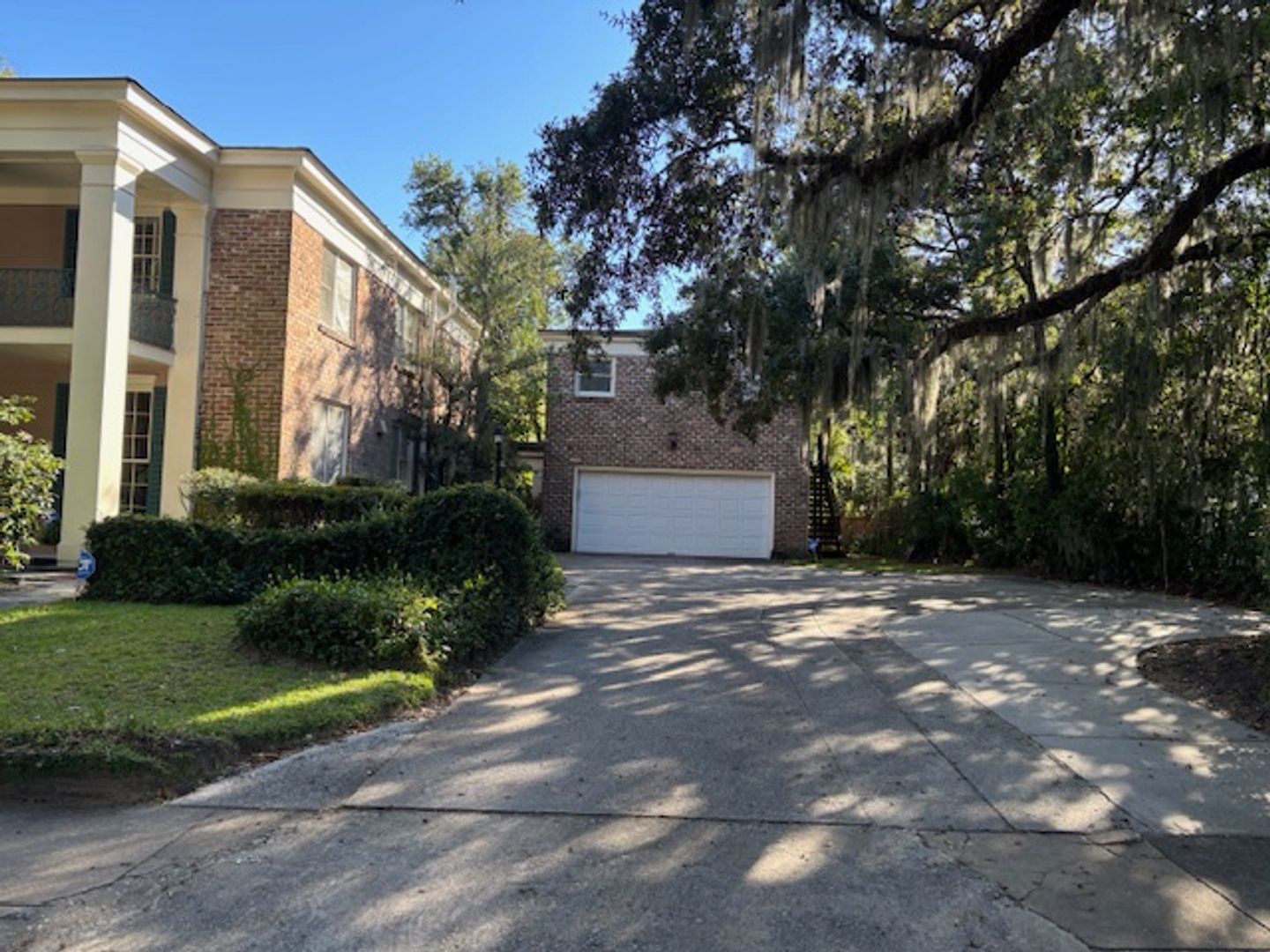 Savannah House: 1 Washington Avenue