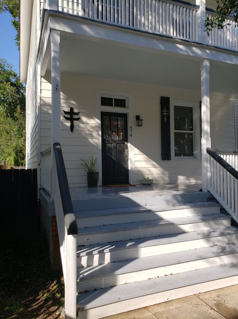 Savannah House: 674 East Anderson Street