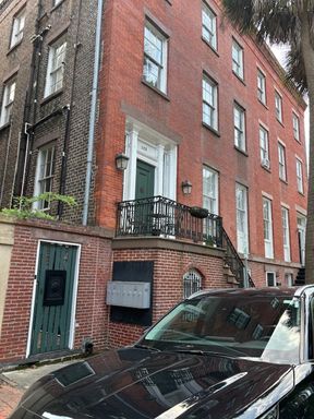 1 bedroom 1 bath apartment off of Oglethore Square – photo 1