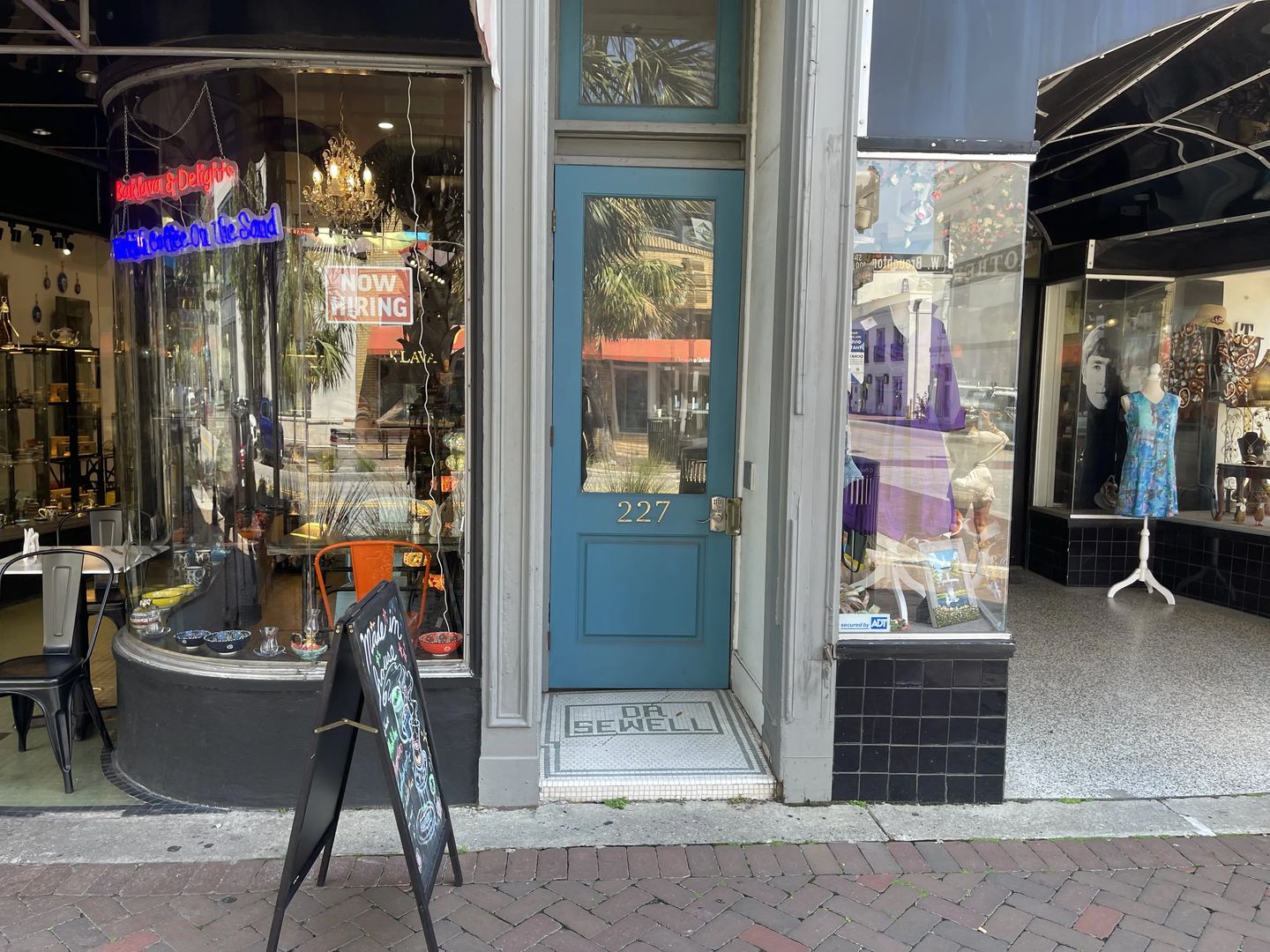 Savannah Apartment: 227 W Broughton St