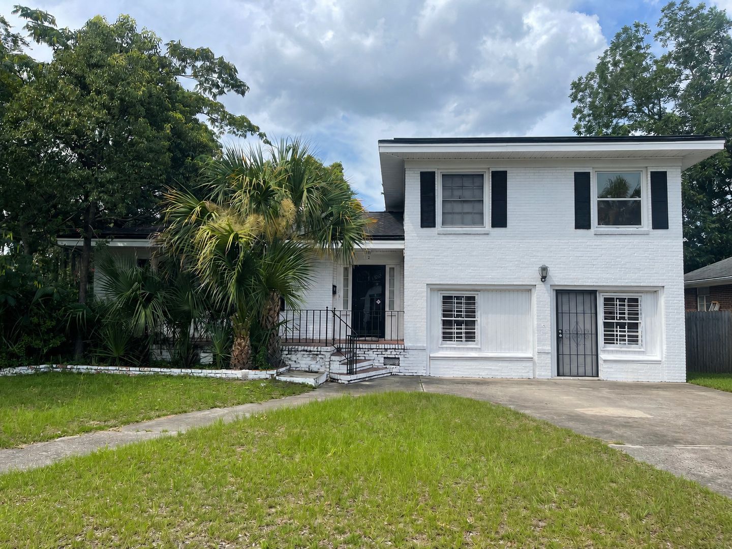 Savannah House: 2 E 54th Street