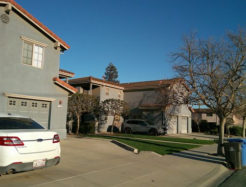 Beautiful 2 Bedroom/2.5 Bathroom Townhome in Greenfield