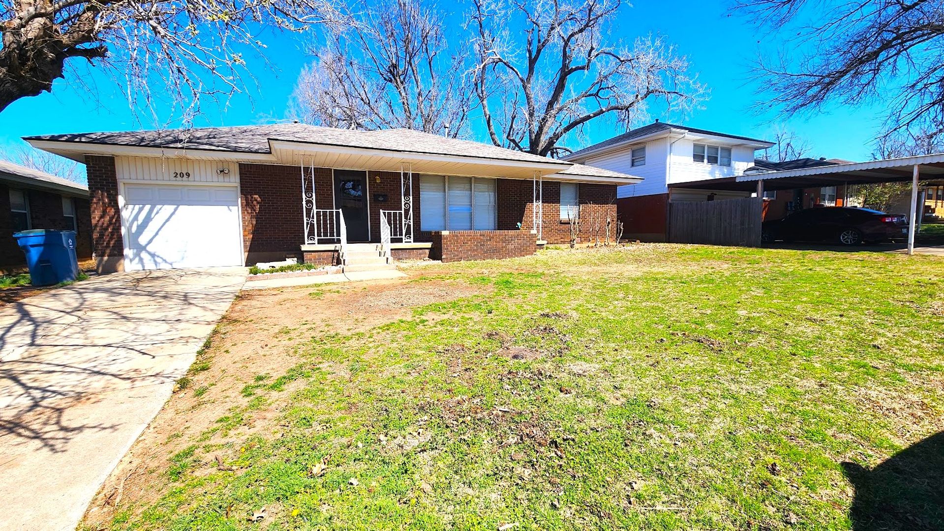 Midwest City House: 209 W Coe Dr
