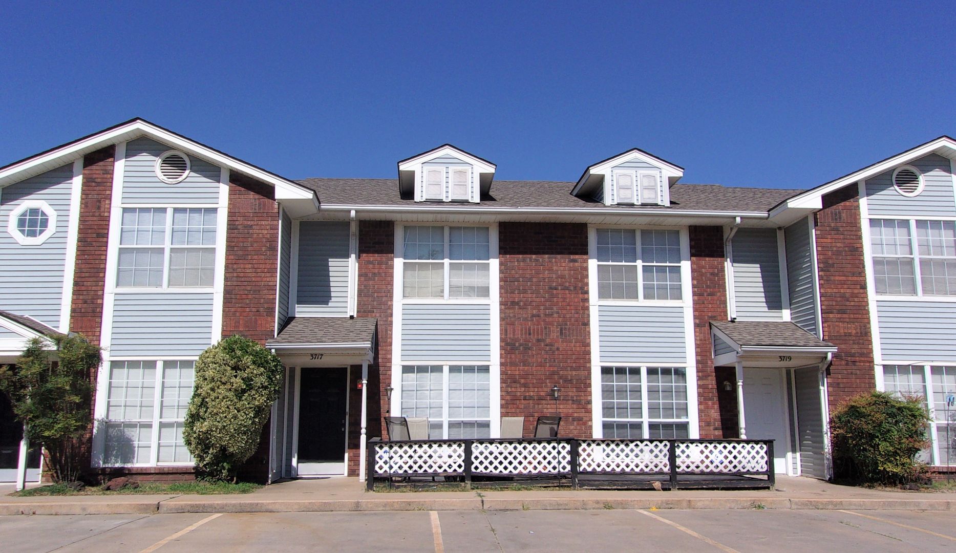 Warr Acres Apartment: 3707 N Saint Charles St