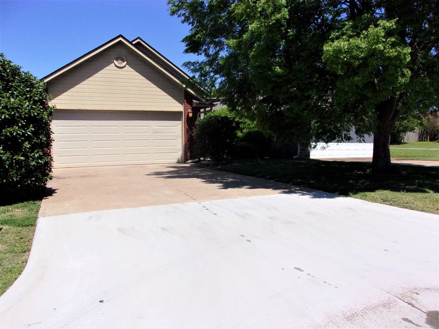 Edmond House: 13821 Pawnee Dr