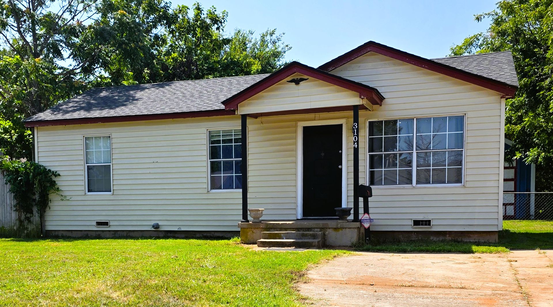 Del City House: 3104 SE 21st St