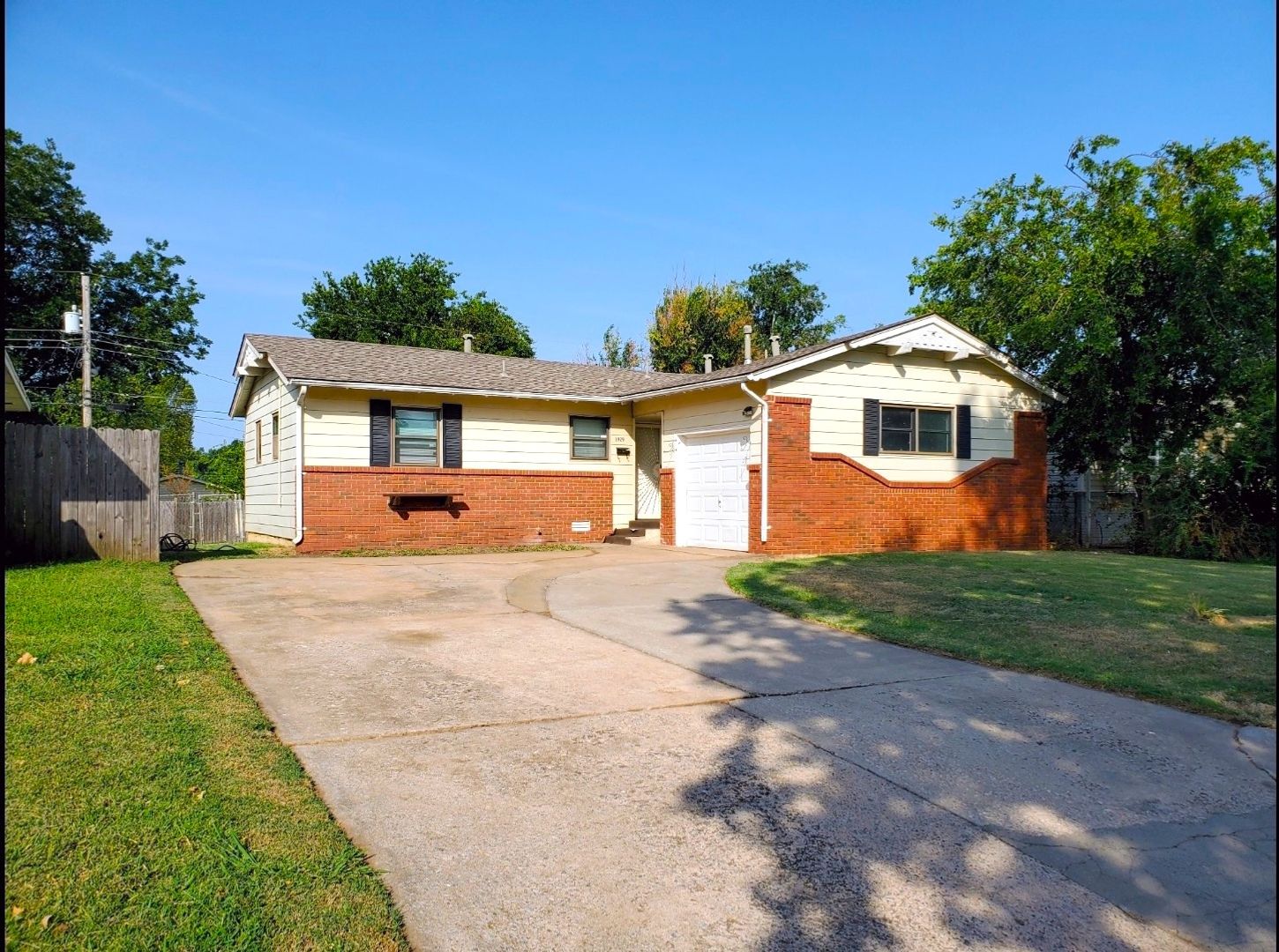 Midwest City House: 1929 Rulane Dr