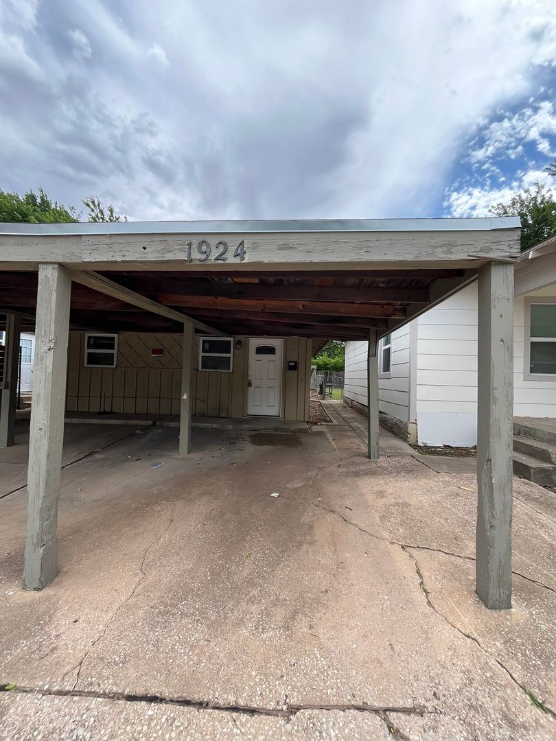 Oklahoma City Apartment: 2330 NW 19th St