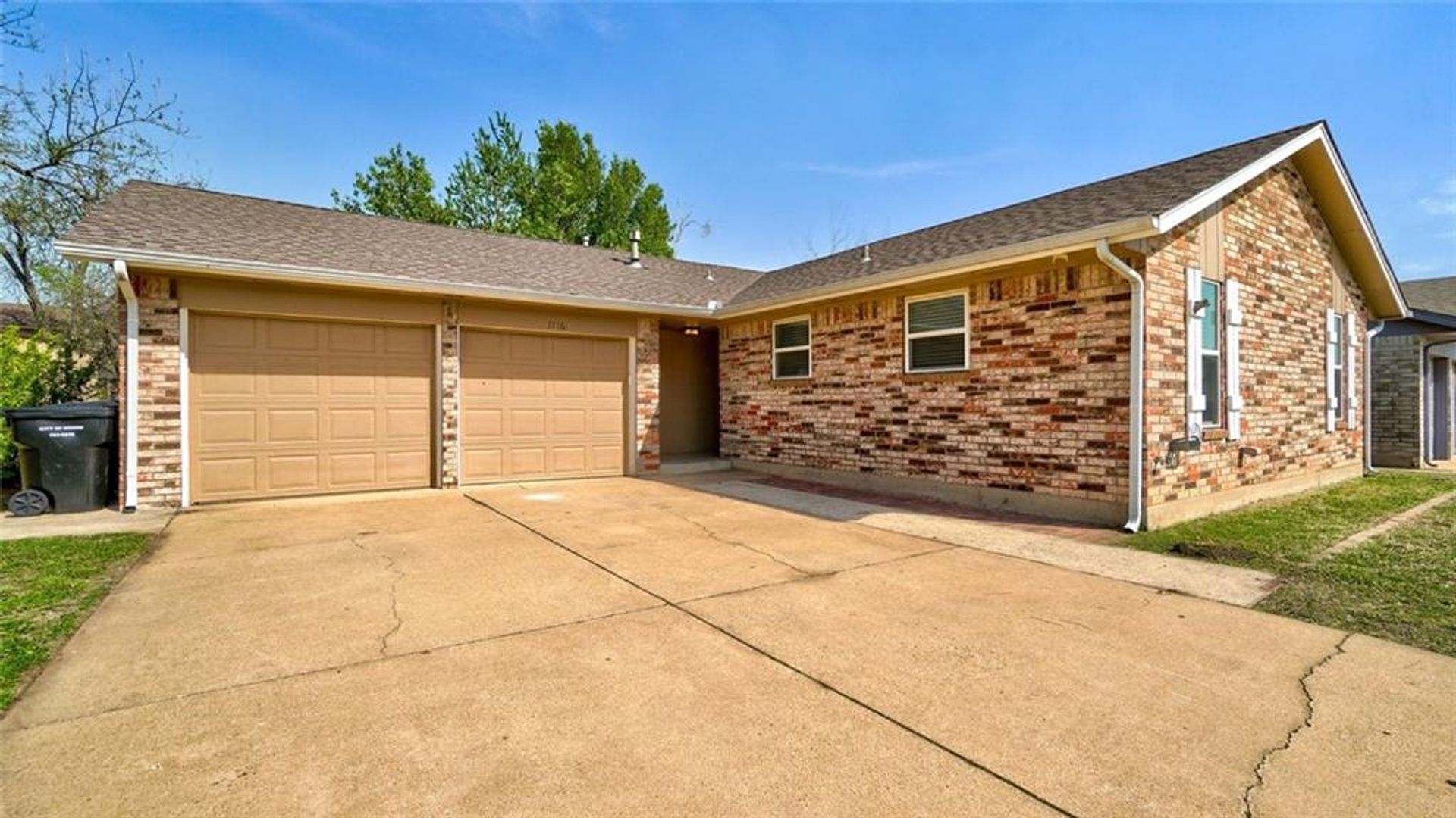 Moore House: 1116 Saint George Ave