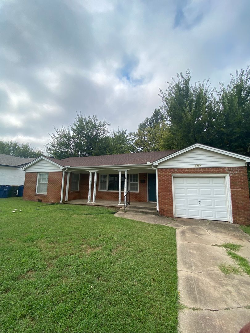 The Village House: 1404 Carlisle Ct