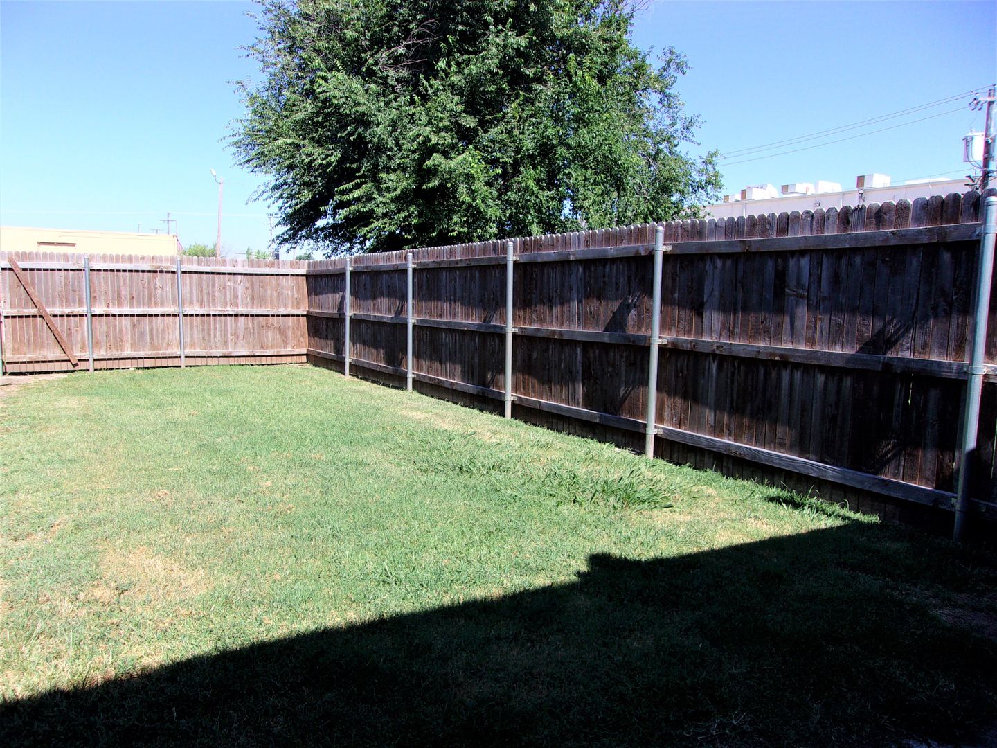 Warr Acres Apartment: 3707 N Saint Charles St