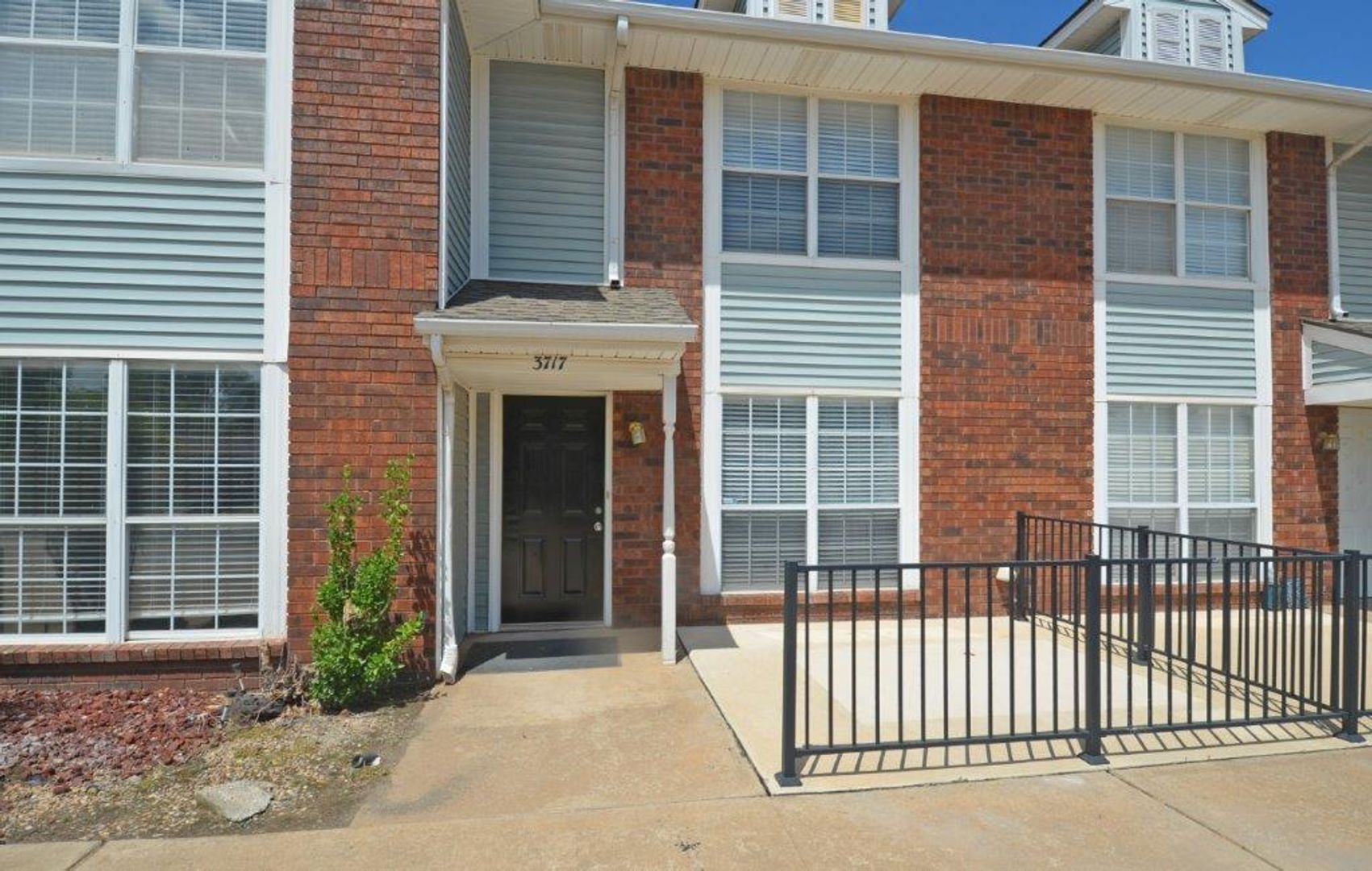 Warr Acres Apartment: 3707 N Saint Charles St