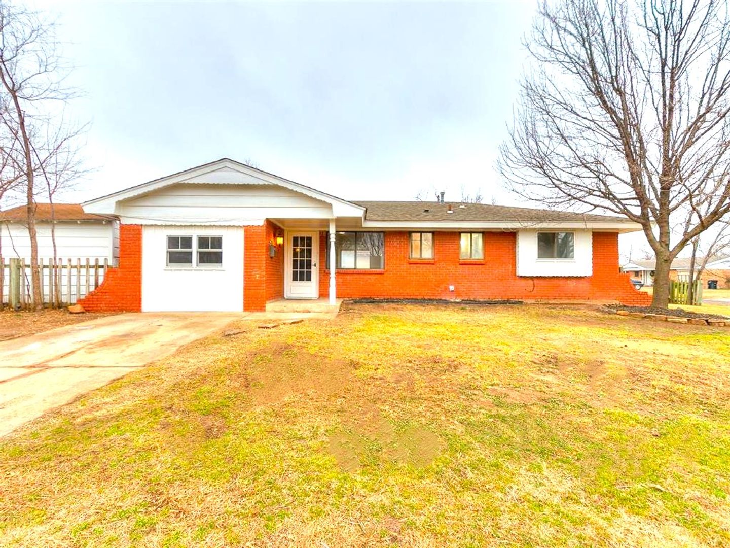 Moore House: 923 SW 3rd St