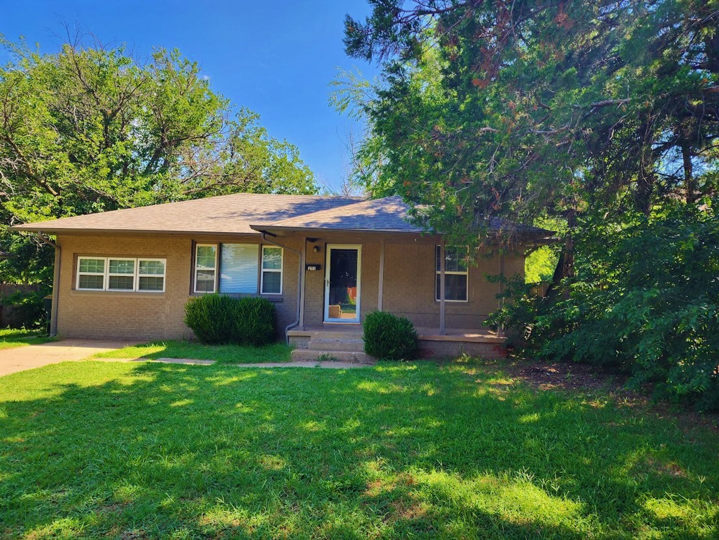 Oklahoma City House: 2113 Churchill Way