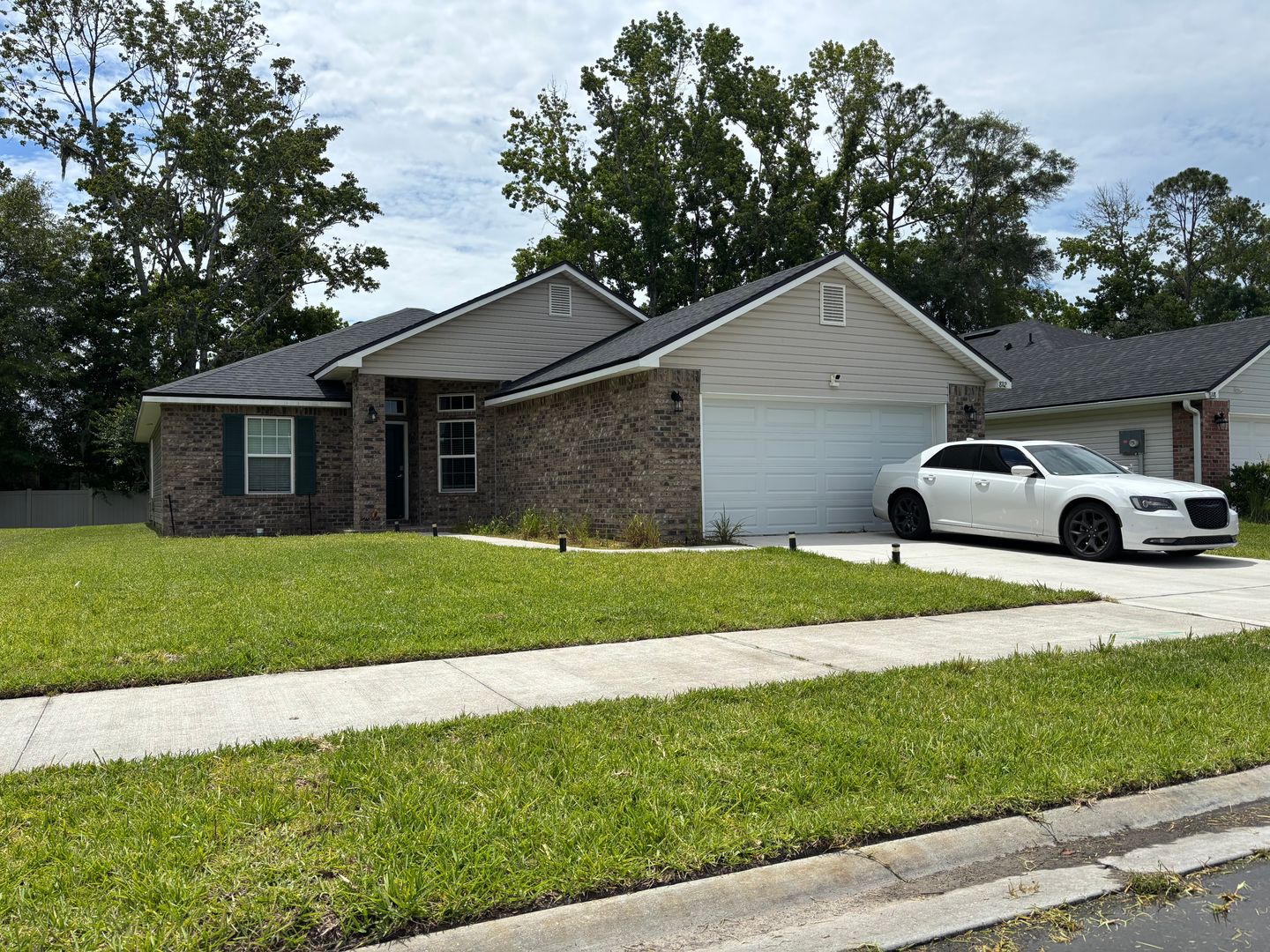 Jacksonville House: 8112 Helmsley Blvd.