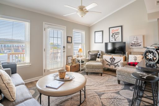 FURNISHED OFF-SEASON MONTHLY RENTAL
