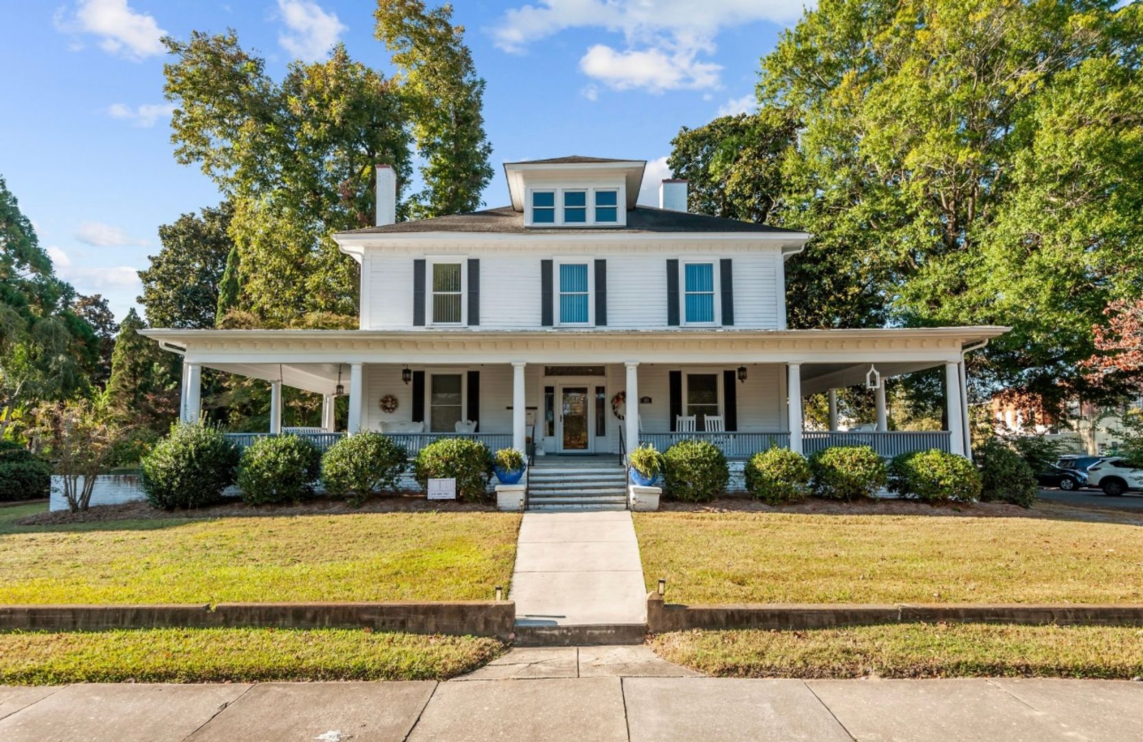 Washington Apartment: 121 E. 2nd Street