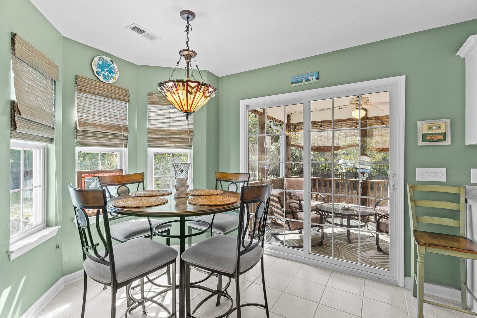 PERFECT "WORK FROM HOME" LOCATION 