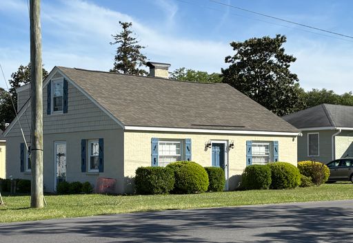 Updated 2 Bed 1 Bath Duplex