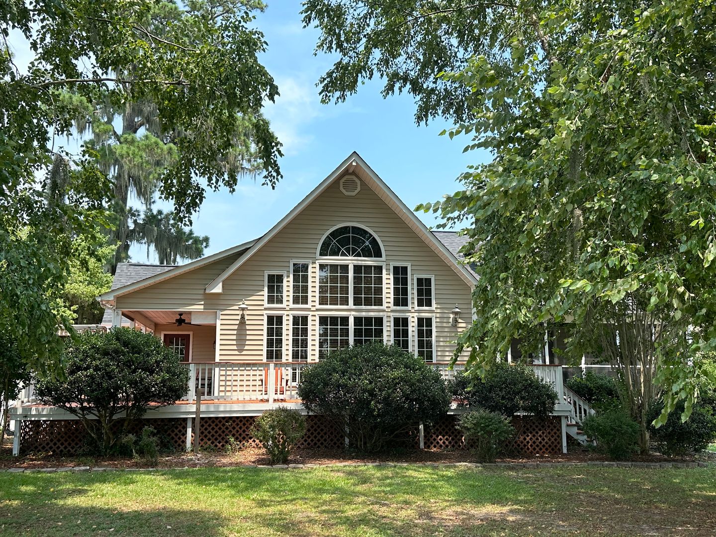 Beautiful Goose Creek Oasis